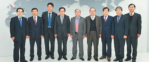 서병수 부산시장을 비롯한 부산 노사민정 대표단은 6일 서울 LG CNS를 방문해 좋은 기업 유치를 위한 투자설명회를 열었다. 부산시 제공