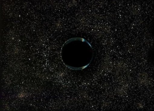 커피, 유리컵, 소금, 설탕으로 만든 블랙홀의 모습 (사진= 씨넷)