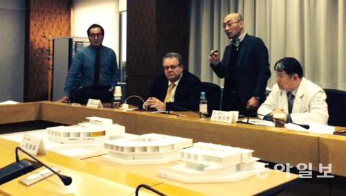 13일 경남 양산부산대병원에서 열린 건축위원회 회의 모습. 양산=노지현 기자 isityou@donga.com