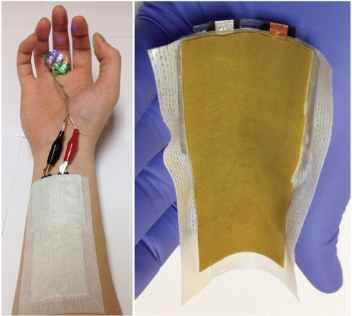 약물 전달 패치와 하나로 합쳐 만든 초박형 배터리의 모습