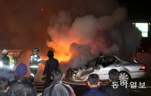 경찰청이 발간한 2014년 도로교통안전백서에 따르면 교통사고 발생 건수와 부상자 수는 해마다 줄어들고 있다. 하지만 실제 보험료 발생을 기반으로 한 보험사의 통계는 반대의 결과로 나타났다. 교통 및 운전교육 전문가들은 2011년 운전면허시험제도 간소화 이후 교통사고가 급증하고 있다고 우려의 목소리를 높이고 있다. 동아일보DB