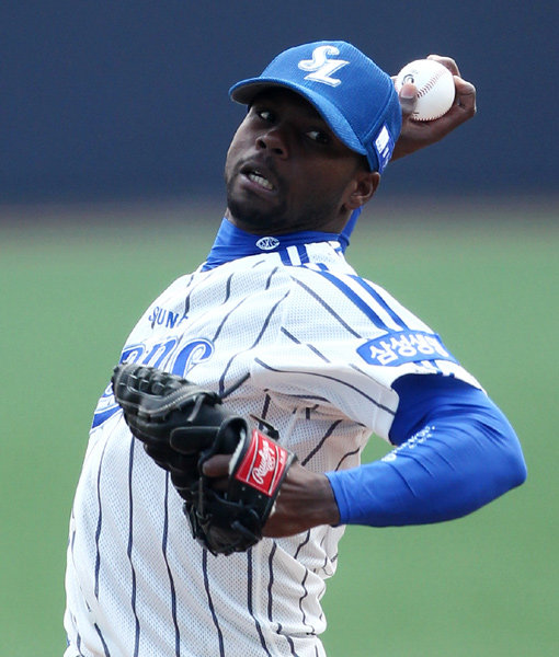 삼성 새 외국인투수 알프레도 피가로는 지난해 방어율·탈삼진 1위였던 릭 밴덴헐크의 공백을 메워야 하는 과제를 안고 있다. 시속 160km의 강속구로 상대를 압도하는 피칭이 가장 큰 무기다. 사진제공｜스포츠코리아