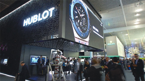 매년 스위스 바젤에서 열리는 ‘바젤월드’는 세계 최대의 시계박람회로 꼽힌다. 19일(현지 시간) 막을 올린 올해 행사는 26일 폐막할 예정이다. 사진은 스위스 시계 브랜드 ‘위블로’가 바젤월드 행사장에서 설치한 전시관의 모습. 위블로 제공