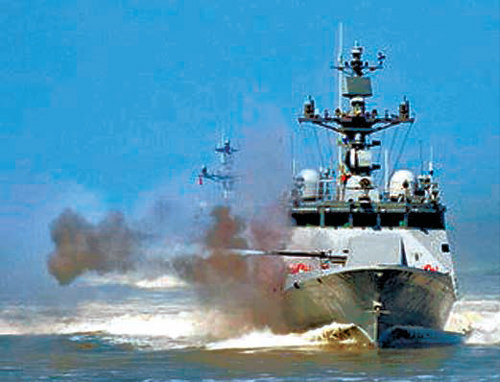 불 뿜는 고속함 천안함 폭침 5주기(26일)를 앞두고 해군이 19일 서해 연평도 인근 북방한계선(NLL) 앞바다에서 유도탄고속함(PKG) 함포 사격을 실시하고 있다. 해군 제공