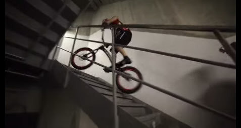 자전거 계단 오르기 신기록. 사진= 유튜브 캡처