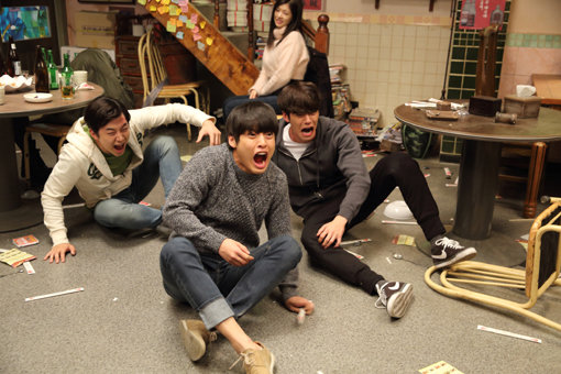 영화 ‘스물’의 한 장면. 사진제공｜영화나무