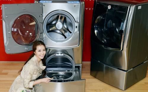 LG전자가 6일 미국 라스베이거스 가전 전시회 ‘CES 2015’에서 세계 최초로 ‘트윈 세탁 시스템’을 적용한 세탁기(왼쪽)와 건조기를 공개한다. LG전자 제공
