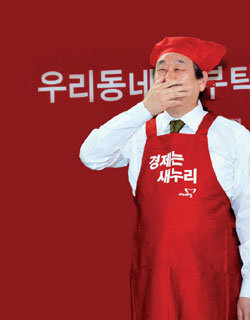 빨간색 앞치마에 머릿수건까지 착용한 새누리당 김무성 대표의 모습에 새누리당 의원들도 많이 놀랐다고 한다.