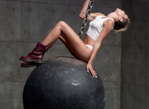 마일리사이러스 다리운동. 사진 = 마일리 사이러스 페이스북