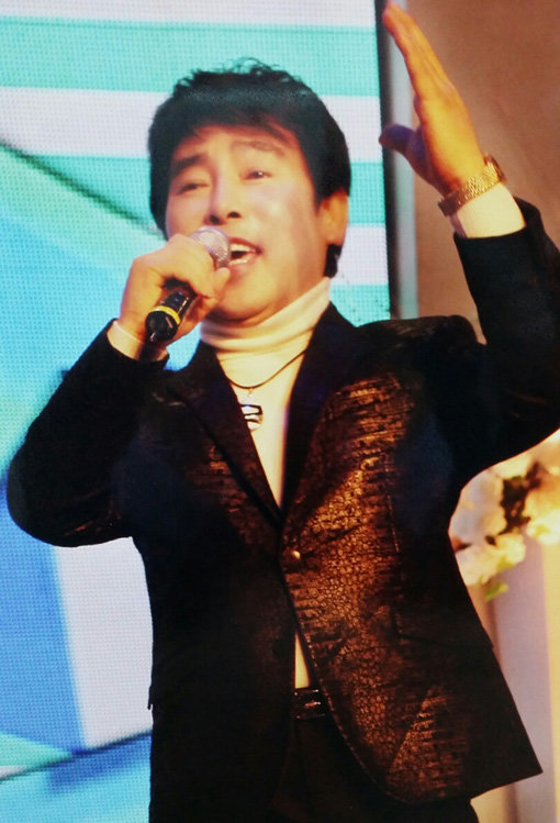 가수 김홍.