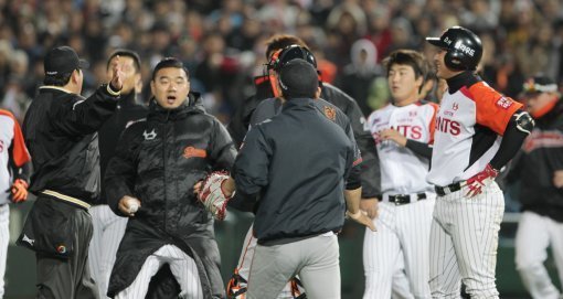 이동걸 빈볼로 퇴장