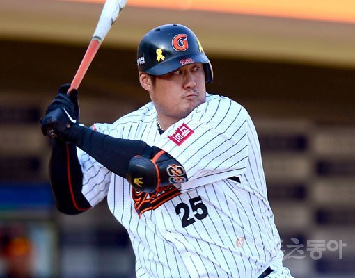 롯데 최준석은 타석당 4.91개의 투구를 보면서 상대 투수를 끈질기게 괴롭혔다. 투구수가 늘어날수록 타자와 투수의 수싸움도 치열해진다. 스포츠동아DB