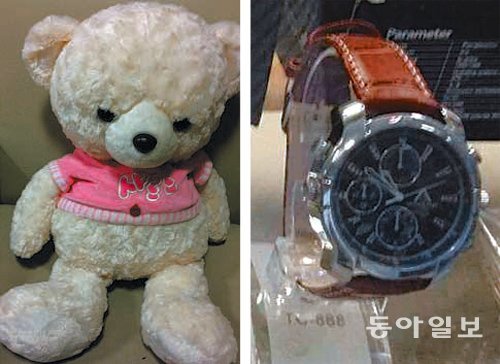 고객의 요청에 따라 제작된 곰 인형, 손목시계 형태의 특수 녹음기. 임보미 기자 bom@donga.com