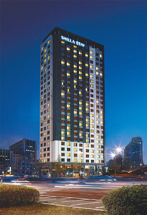 5월 1일 개장한 호텔신라의 비즈니스호텔 ‘신라스테이 서대문’. 서울 도심지와 가까운 위치에 있어 도심관광과 쇼핑을 즐기려는 중국인 관광객들에게 안성맞춤인 비즈니스호텔이다. 신라스테이 제공