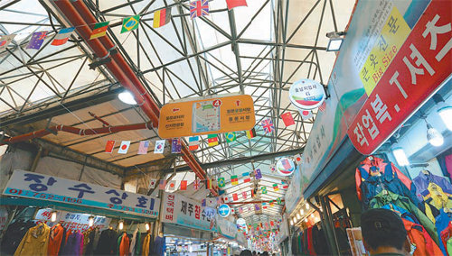 제주동문시장연합. 여행스케치 한은희 작가 제공