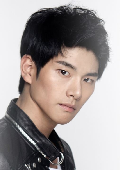 이웅범 LG이노텍 사장의 아들 이이경.