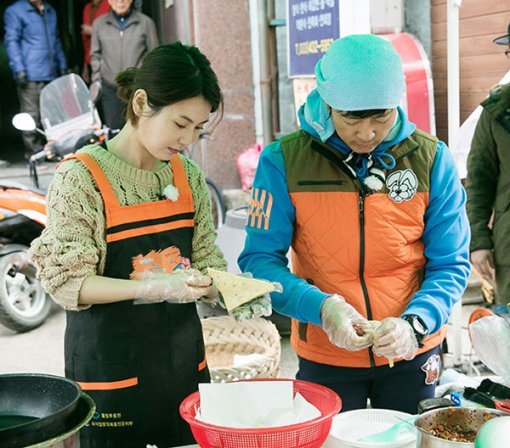 북한식 ‘두부밥’ 장사에 나선 최수종. 채널A 제공