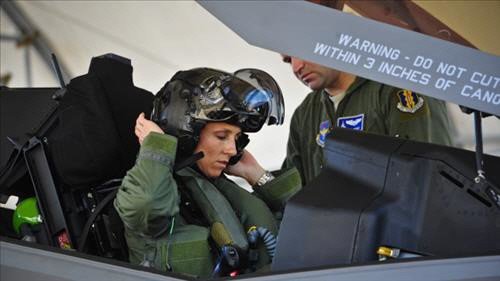 ‘미국 공군 첫 F-35 여성 조종사’