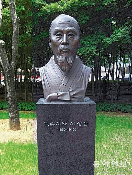 2007년 대구 중구 국채보상운동기념공원에 세워진 서상돈 애국지사의 흉상. 국채보상운동 정신과 과정을 세계기록유산으로 등재하기 위한 활동이 대구에서 공식적으로 시작됐다. 이권효 기자 boriam@donga.com