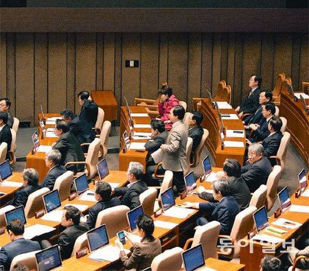 연말정산 추가환급 소득세법 개정안 국회 본회의 통과(사진= 동아일보DB)