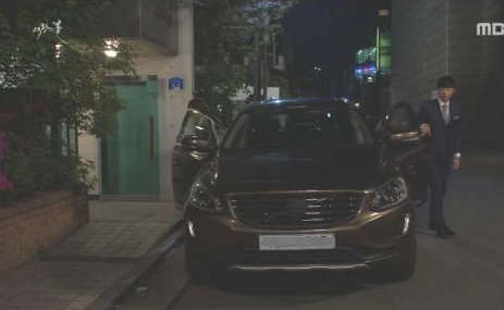 MBC 드라마 ‘여왕의 꽃’에 등장한 방송용 차량.
