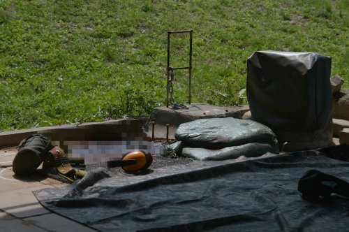 예비군 총기 난사 사건이 발생한지 하루가 지난 14일 오후 서울 서초구 내곡동 강동·송파 예비군 훈련장 내 예비군 사격장 사고 현장이 공개되고 
있다.