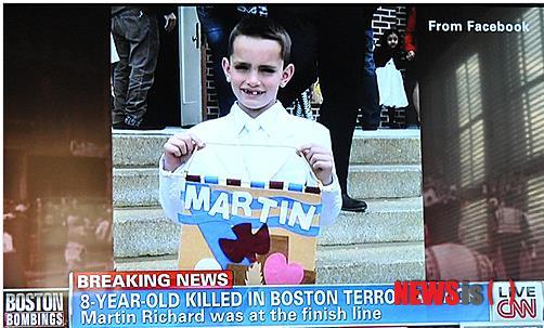 사진 = 보스턴 마라톤 테러로 피해를 입은 가족
출처 = 뉴시스