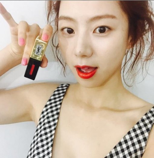 사진 출처 =  박수진 인스타그램