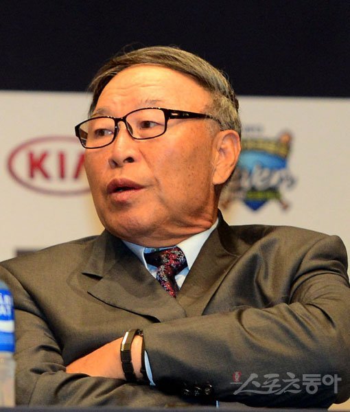 김응룡 감독이 이끈 ‘해태 왕조’는 20세기 한국프로야구의 상징과도 같았다. 많은 경쟁팀들이 ‘해태 DNA’의 이식을 시도했지만, 결과는 신통치 않았다. ‘외부이식’보다는 ‘내부육성’이 팀의 체질을 더 강화시켜 진정한 발전을 기할 수 있음을 입증한 반면교사다. 이렇듯 21세기 프로야구에선 선수와 지도자의 공감을 토대로 한 내부육성이 더욱 중요하게 인식되고 있다. 스포츠동아DB