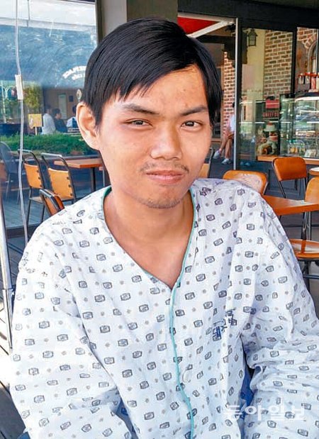 대전성모병원에 입원해 치료를 받고 있는 림 브에스나 씨가 환한 표정을 짓고 있다.