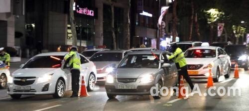 낮 시간대 음주 단속 강화 낮 시간대 음주 단속 강화 낮 시간대 음주 단속 강화 낮 시간대 음주 단속 강화 / 동아일보DB