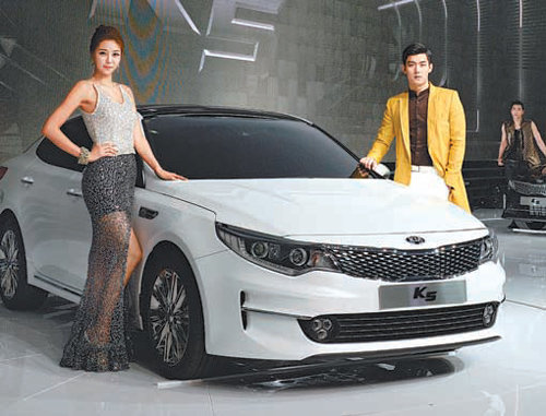 지난달 경기 고양시 킨텍스에서 열린 서울모터쇼에서 신형 K5가 세계 최초로 공개됐다. 기아자동차 제공