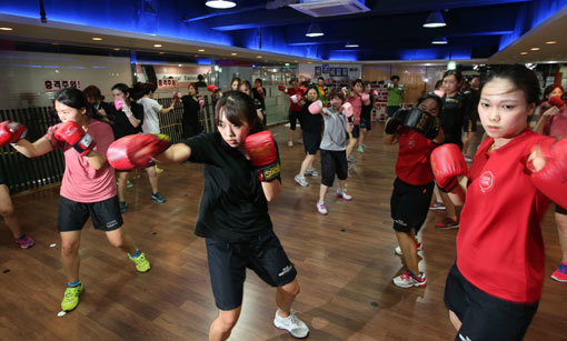 전신 근육을 모두 활용하는 복싱은 유·무산소 운동 요소가 두루 가미된 스포츠로 몸매 관리와 다이어트를 위한 생활체육으로도 인기가 높다. 스포츠동아DB