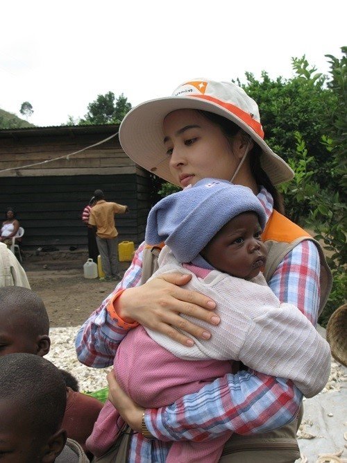 한혜진 기부, 영유아용품 1000개 전달 '훈훈'