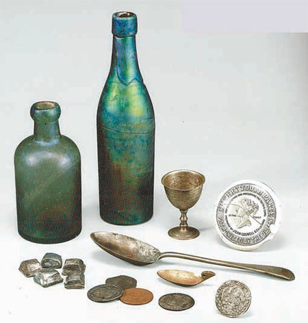 27일 처음 공개된 고승호에서 인양된 유물들.