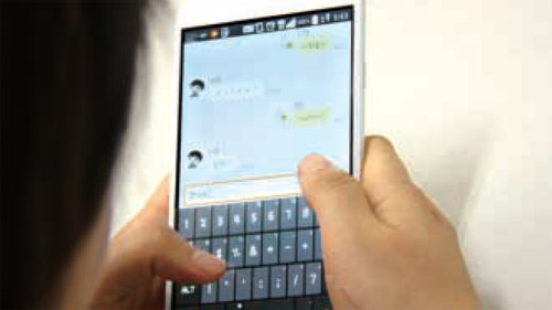가상대화 앱 ‘엑소톡’을 사용하는 모습.