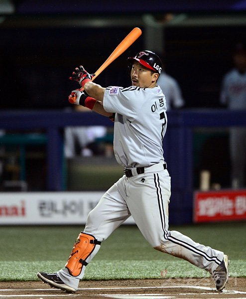 LG 이병규(7번)가 23일 수원 kt전에 앞서 1군 엔트리에서 말소됐다. 극심한 타격 부진이 원인이다. 스포츠동아DB