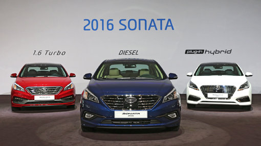 현대자동차는 2일 7가지 라인업으로 새 단장한 2016형 쏘나타를 선보였다. 1.7디젤과 1.6터보, 플러그드인하이브리드 모델이 추가됐다. 사진제공｜현대자동차