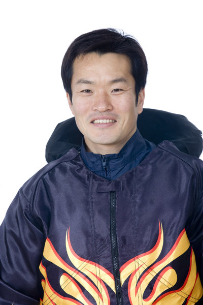 “그에게 나이는 숫자에 불과.” 상반기 MVP에 이어 하반기 들어 4연승을 기록하며 다승, 상금, 승률, 연대율 등 각종 순위 1위를 싹쓸이하고 있는 ‘미사리의 메시’ 김효년. 올해 41세로 불혹의 나이지만 젊은 후배들의 추격을 멀찌감치 따돌리고 독주를 하며 전성기를 구가하고 있다.