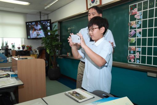 서울 성동구 한양초의 한 교실에서 ‘캐스팃’을 활용한 수업을 하고 있다.(한양초 제공)