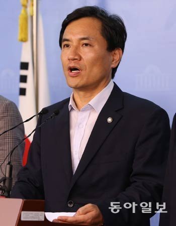 [유승민 원내대표 사퇴] 김진태 새누리당 의원(사진=동아일보DB)