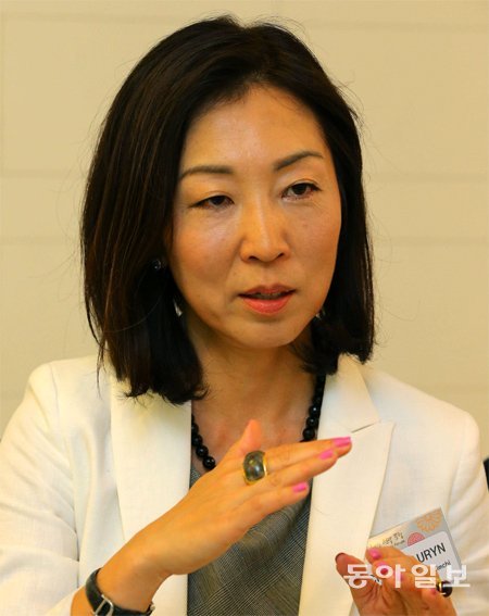 로린 전 장모김치 대표가 미국 시장에서 김치와 고추장으로 미국인의 입맛을 사로잡은 비결에 대해 설명하고 있다. 원대연 기자 yeon72@donga.com