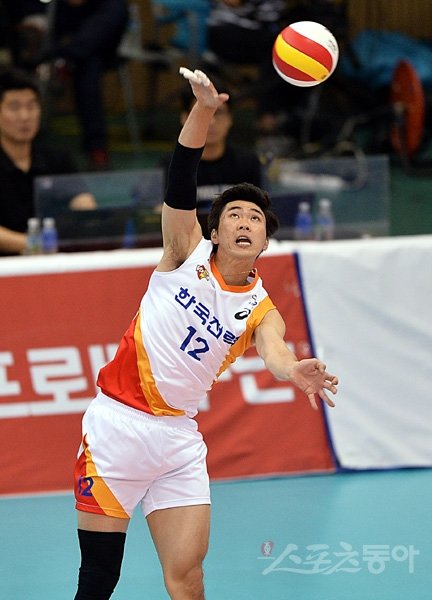 한국전력 전광인은 지난 2년간 쉴 새 없이 소속팀과 대표팀을 오가다 탈이 나고 말았다. 현재 KOVO컵에도 출전하지 못하고 있고, 2015아시아남자배구선수권대회 출전 여부도 불투명하다. 스포츠동아DB
