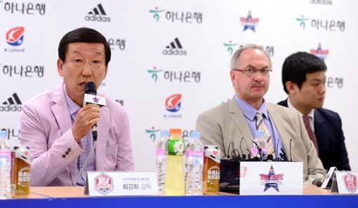 최강희-슈틸리케(오른쪽). 안산｜김종원기자won@donga.com