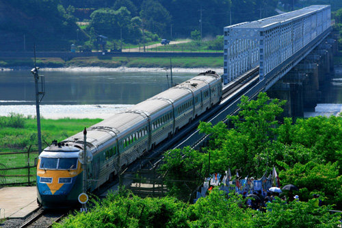 도라산역과 임진강역을 오가던 기차. 지금은 DMZ 트레인이 다니고 있다.