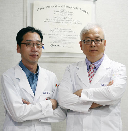 김강호 원장(왼쪽)과 유승모 원장.