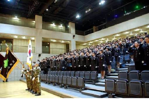 대전대 군사학과의 2014년 졸업 선서식 모습. 이 학과는 매년 2월 20일을  전후해 별도 행사를 연다. 고기원 군이 총장상을 수상했다.