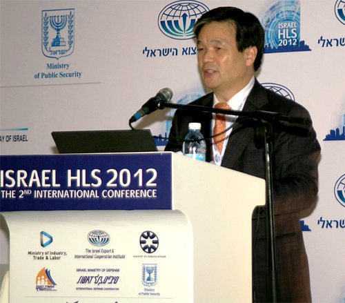 2012년 KAIST 부총장 재임 시절 이스라엘에서 개최된 국제 사이버보안 포럼(Homeland Security) 주제 발표 모습.