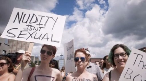 캐나다 여성 수백명. 사진=유튜브 영상 캡처