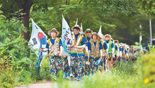 국토대장정에 나선 단국대 학생들. 이들은 광복 70주년을 기념해 한일 역사에 대한 강의가 이뤄지는 특별한 방학을 맞고 있다. 단국대 제공